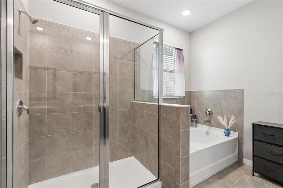 Furnished interior view inside a new home in , Wesley Chapel (Image 34).