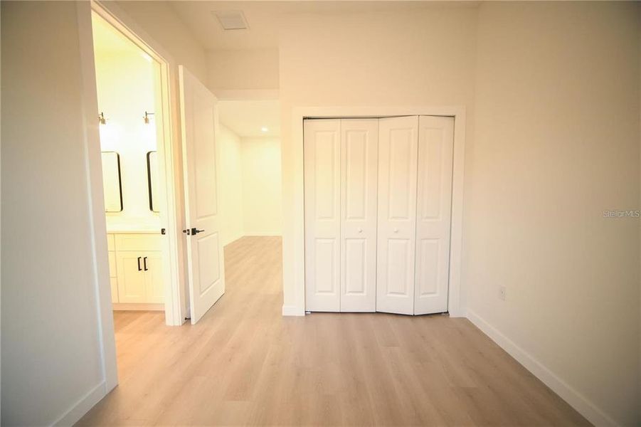 Spacious, unfurnished interior of a new home in , Ocala (Image 20).