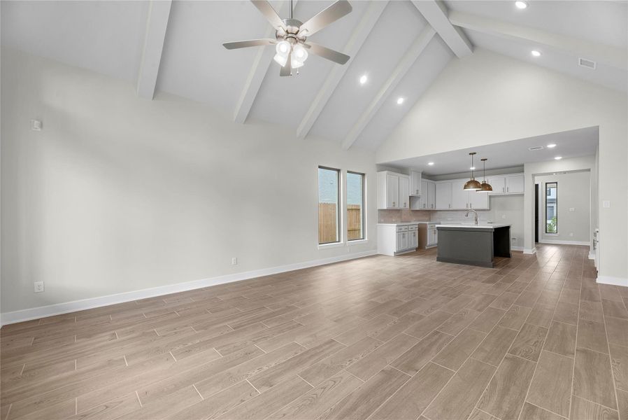 Spacious, unfurnished interior of a new home in Cross Creek West - 45', Fulshear (Image 10).