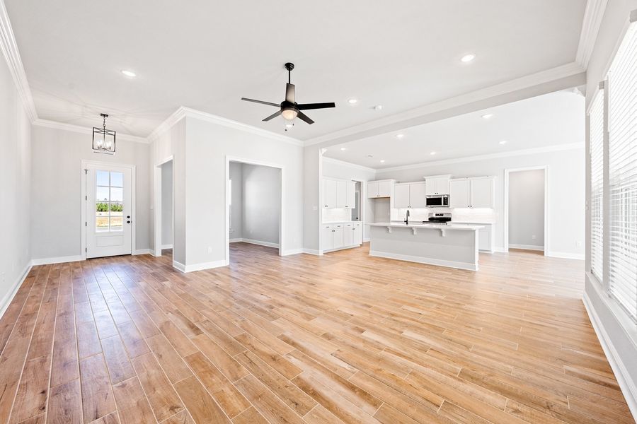 Spacious, unfurnished interior of a new home in Natureview, Freeport (Image 11).