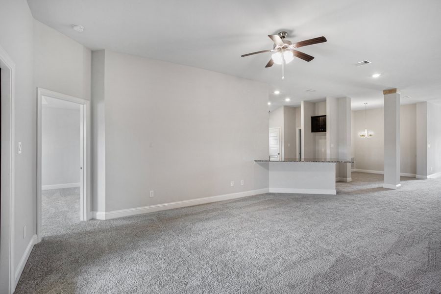 Spacious, unfurnished interior of a new home in Bayou Maison, Dickinson (Image 16).