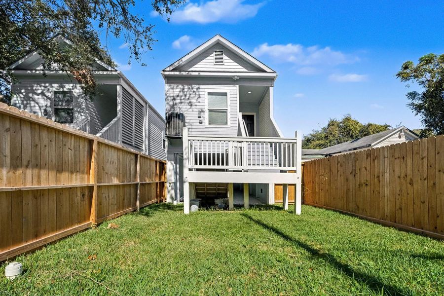 Enjoy your own BACKYARD SPACE and private entry space!! Enjoy your own BACKYARD SPACE and private entry space!!