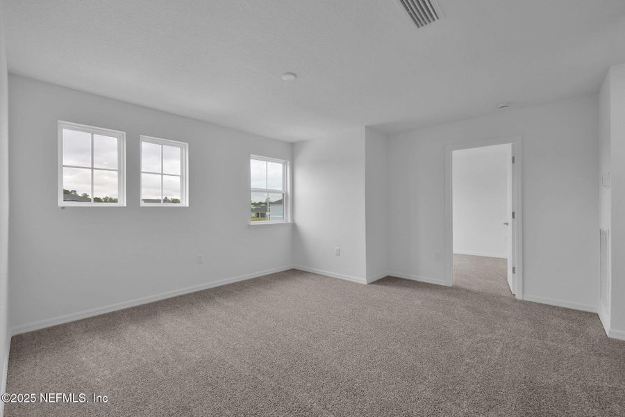 Spacious, unfurnished interior of a new home in Hyland Trail, Green Cove Springs (Image 26).