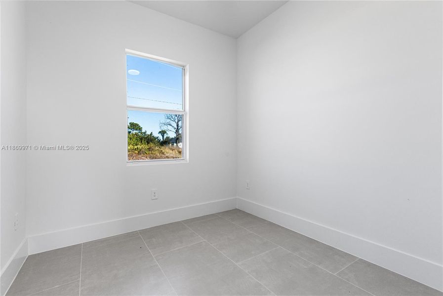 Spacious, unfurnished interior of a new home in , Lehigh Acres (Image 19).