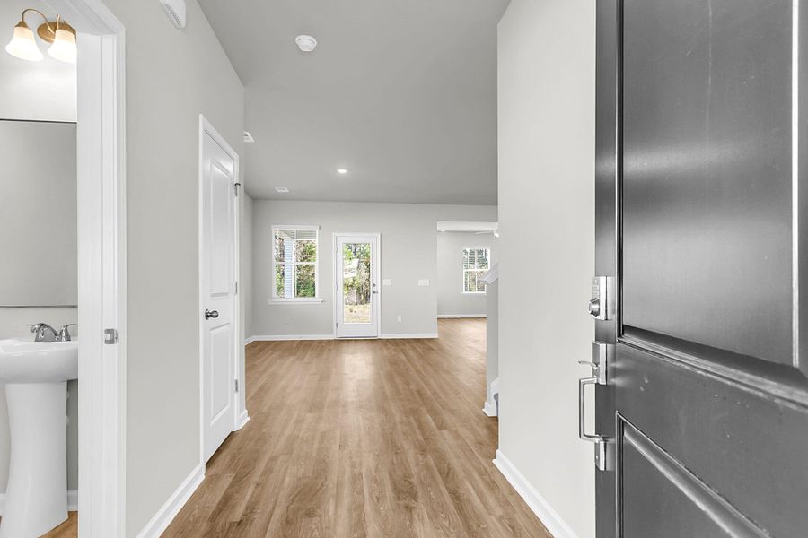 Spacious, unfurnished interior of a new home in Wildcat Chase, Summerville (Image 14).