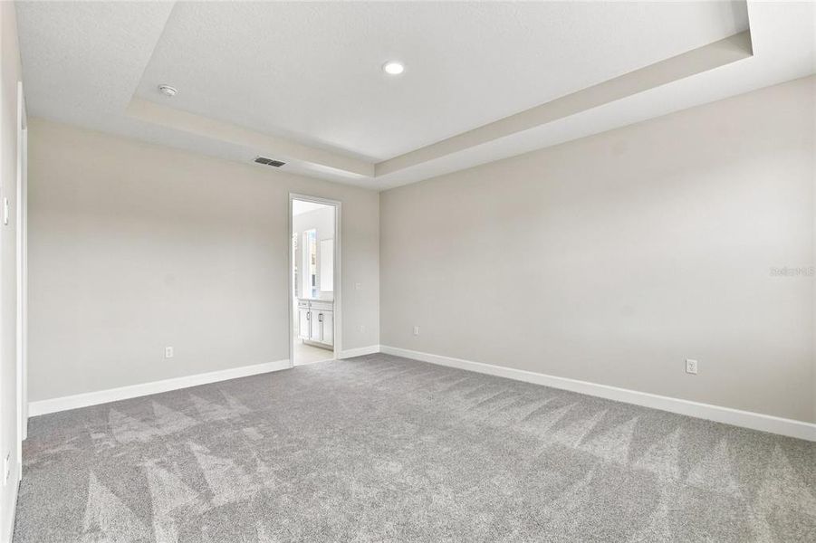 Spacious, unfurnished interior of a new home in Willow Run, Apopka (Image 13).