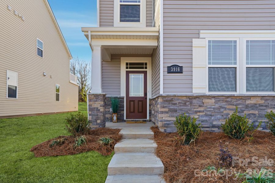 For representation purposes of floorplan only, actual homesite is under construction and design and structural options may vary