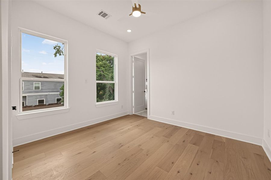 Spacious, unfurnished interior of a new home in , Houston (Image 23).