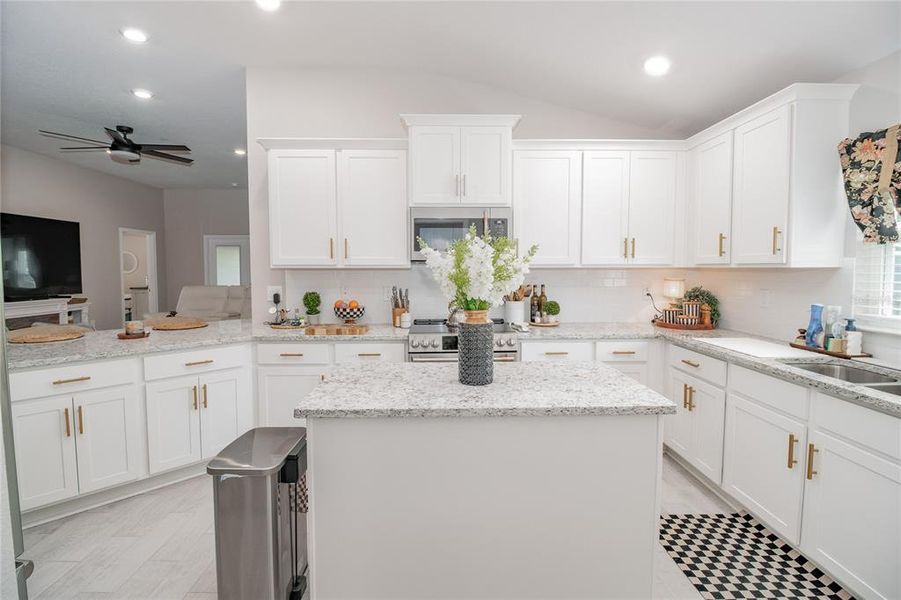 Furnished interior view inside a new home in , Auburndale (Image 16).