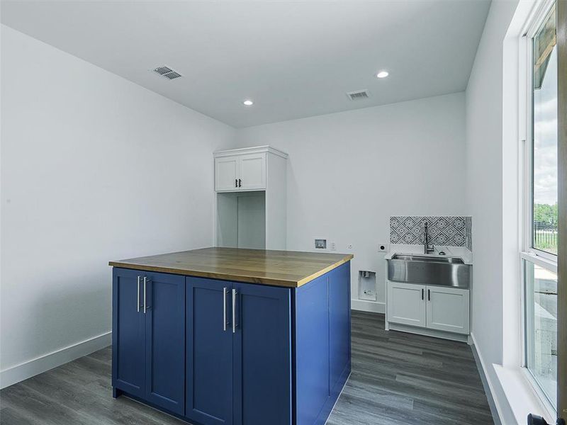 Furnished interior view inside a new home in , Gunter (Image 13).