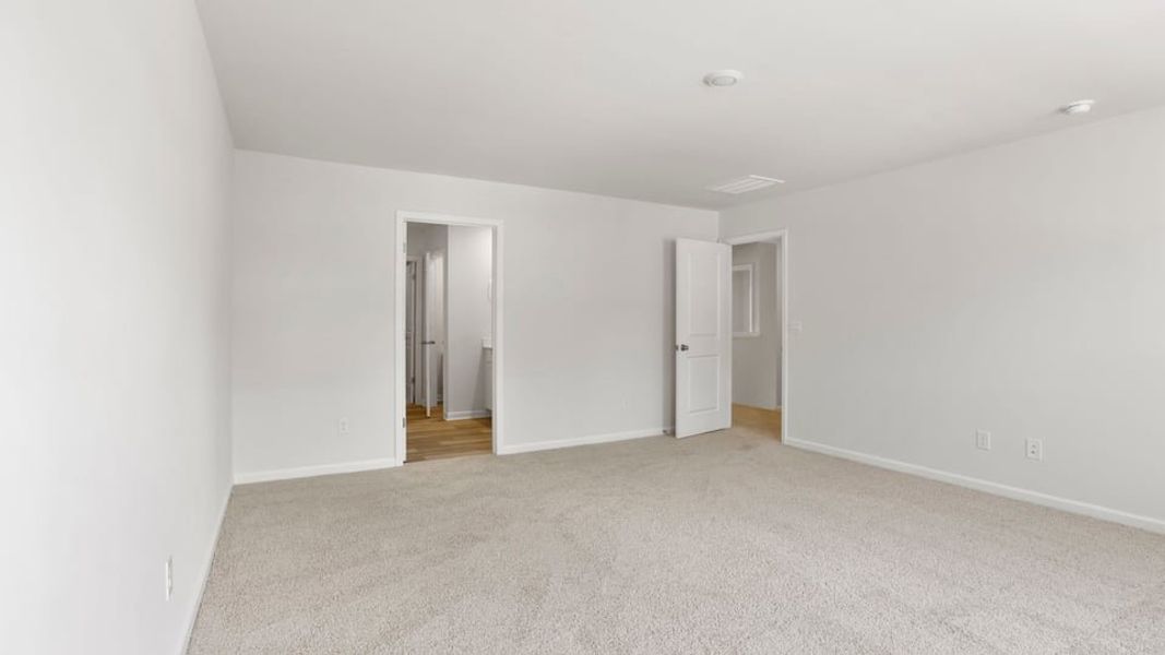 Spacious, unfurnished interior of a new home in Cedar Gap, Fountain Inn (Image 28).