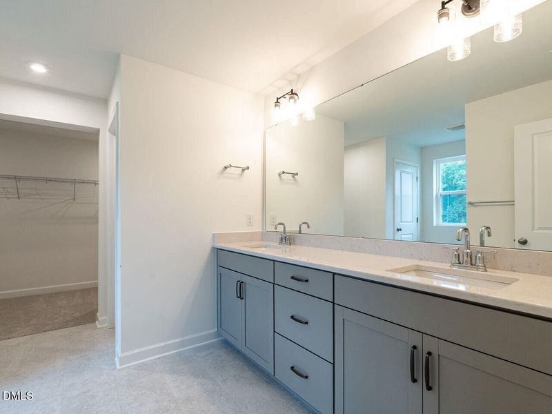 025-1280x960-primary-bath