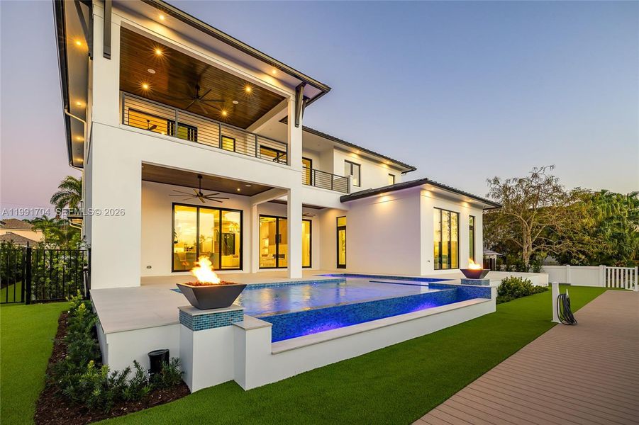 Exterior details and patio area of a home in , Palm Beach Gardens (Image 3).