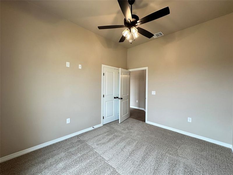 Spacious, unfurnished interior of a new home in , Lorena (Image 27).