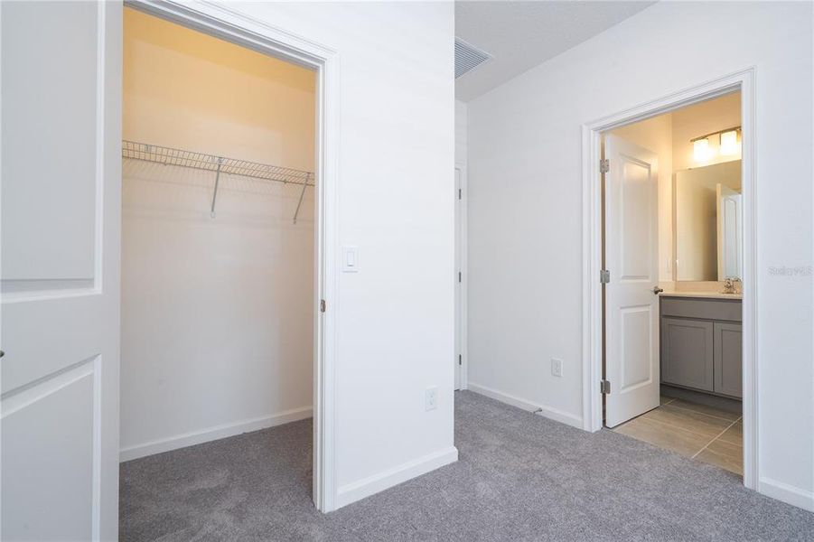 Spacious, unfurnished interior of a new home in , Orlando (Image 42).