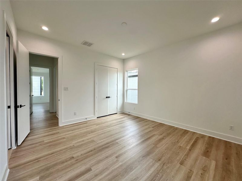 Spacious, unfurnished interior of a new home in , Missouri City (Image 28).