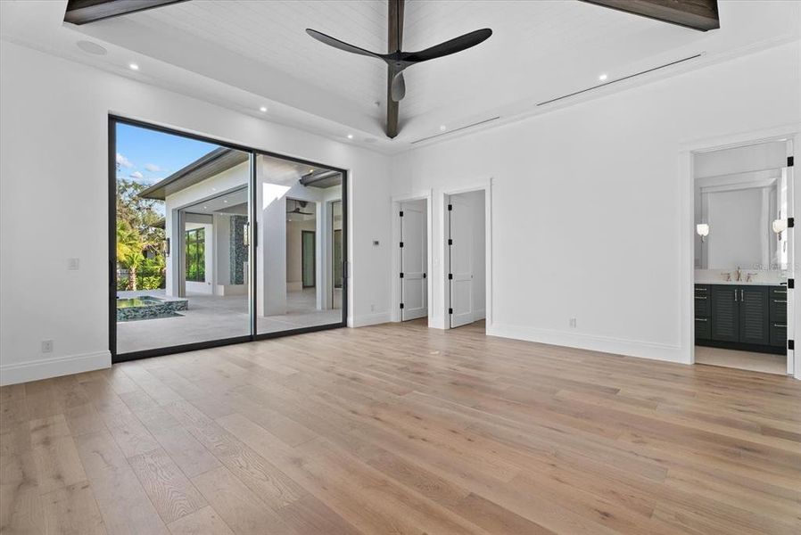 Spacious, unfurnished interior of a new home in , Sarasota (Image 61).