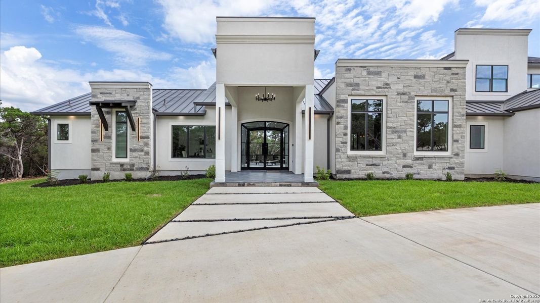 Exterior details and patio area of a home in , San Antonio (Image 24).