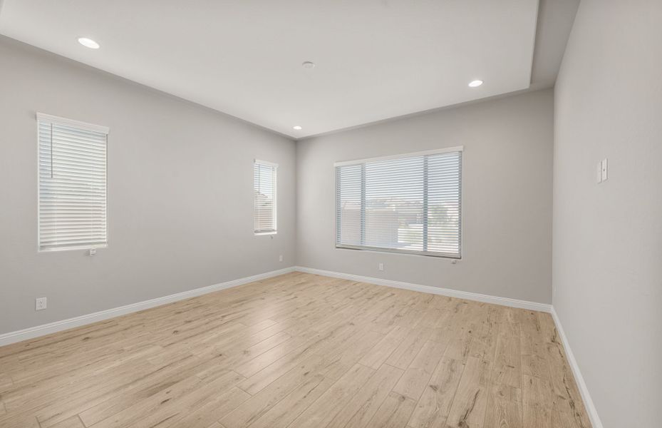 Spacious, unfurnished interior of a new home in Sun City Anthem at Merrill Ranch, Florence (Image 27).