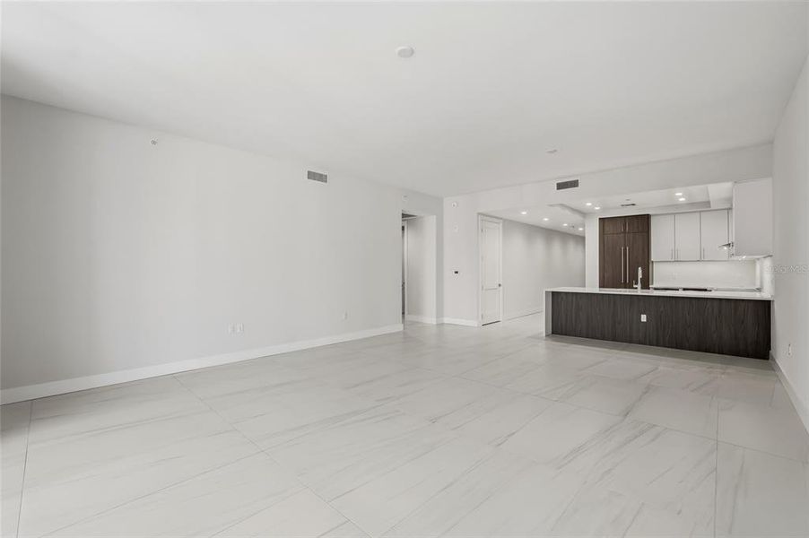 Spacious, unfurnished interior of a new home in , St. Petersburg (Image 24).