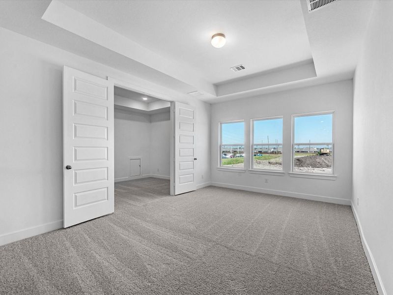 Spacious, unfurnished interior of a new home in Meridiana, Manvel (Image 16).