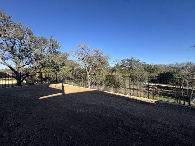 Natural landscape and outdoor views near Persimmon in Buda (Image 15).
