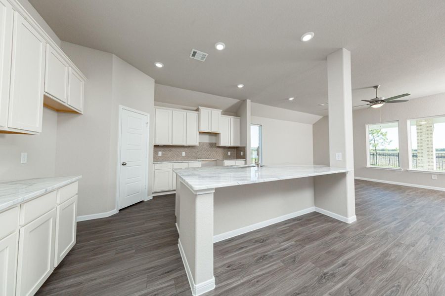 Furnished interior view inside a new home in River Ranch, Dayton (Image 10).