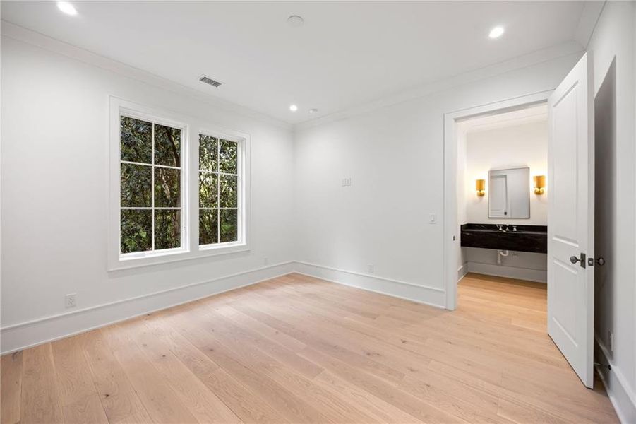 Spacious, unfurnished interior of a new home in , Atlanta (Image 38).