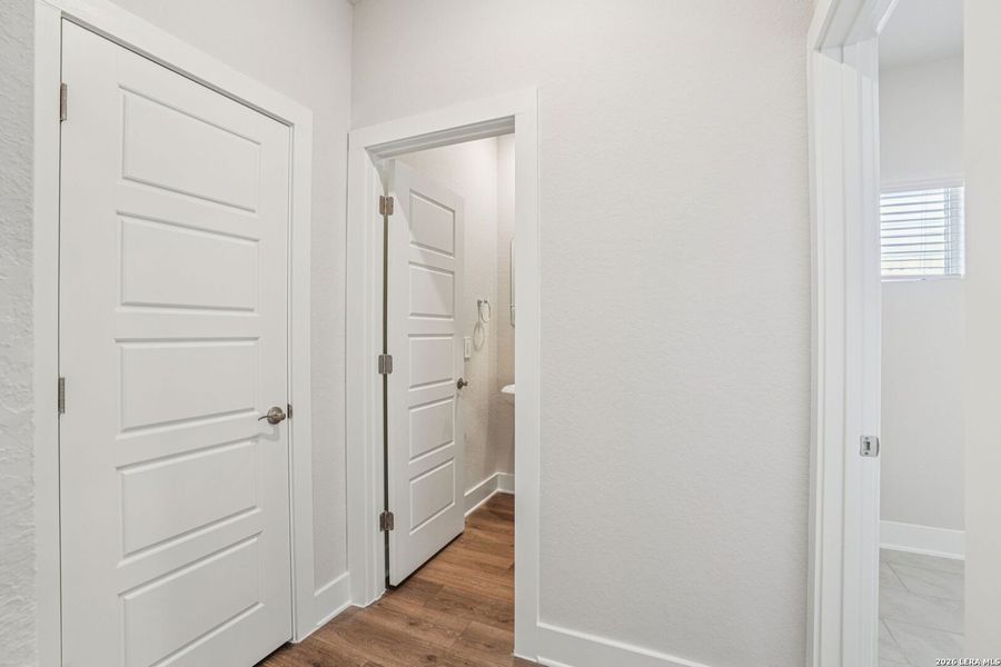 Spacious, unfurnished interior of a new home in Carmel Ranch, Schertz (Image 31).