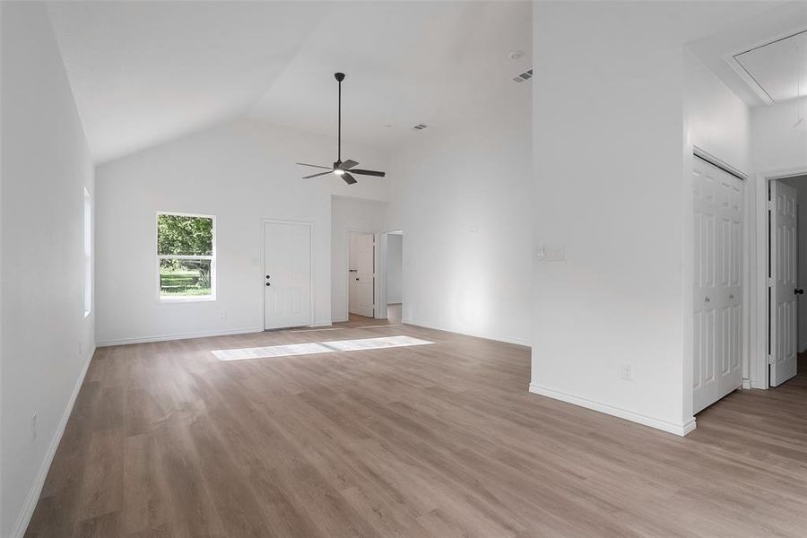 Spacious, unfurnished interior of a new home in , Whitewright (Image 11).
