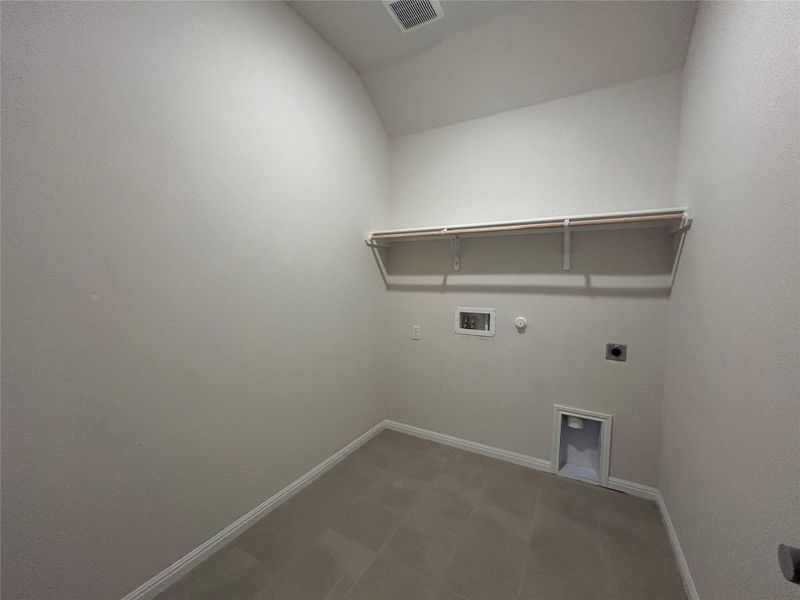 Spacious, unfurnished interior of a new home in Willow Springs, Buda (Image 7). Spacious, unfurnished interior of a new home in Willow Springs, Buda (Image 7).