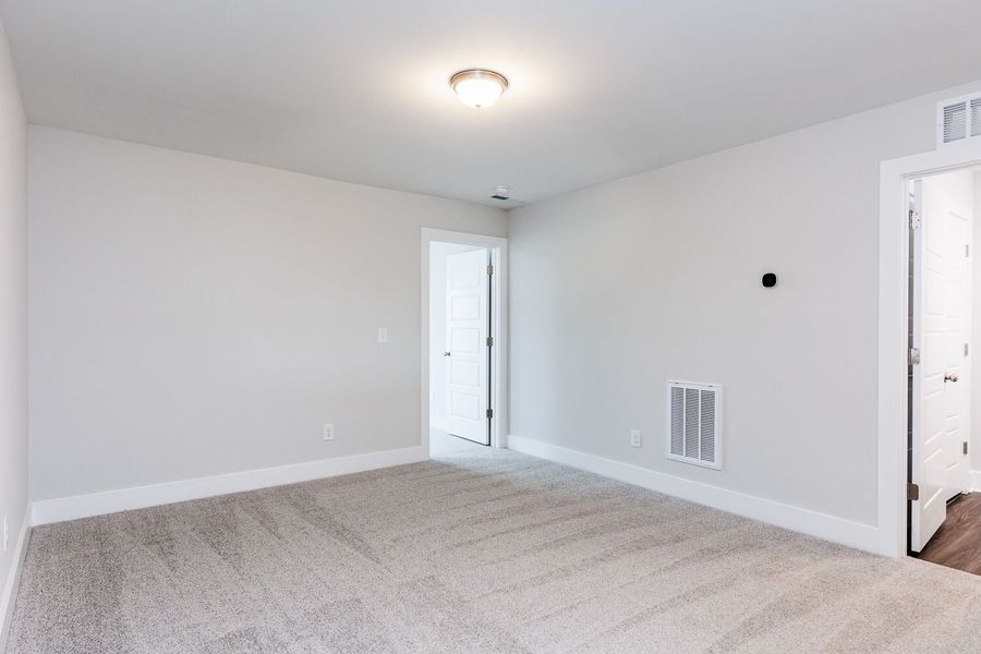 Spacious, unfurnished interior of a new home in Vaughan Farms, Angier (Image 16).