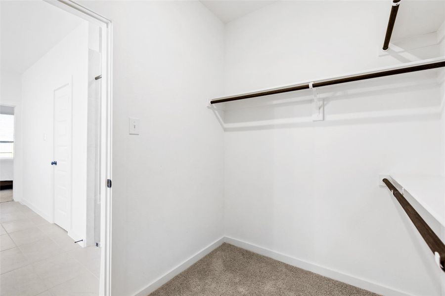 Spacious, unfurnished interior of a new home in Kendall Lakes, Alvin (Image 24).