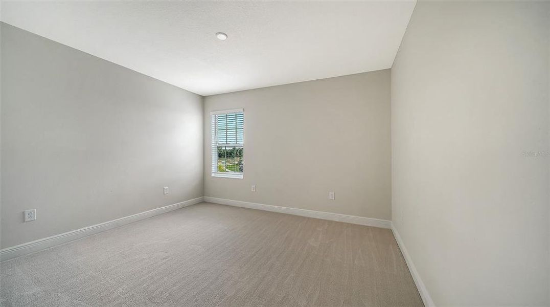 Spacious, unfurnished interior of a new home in , Sarasota (Image 40).