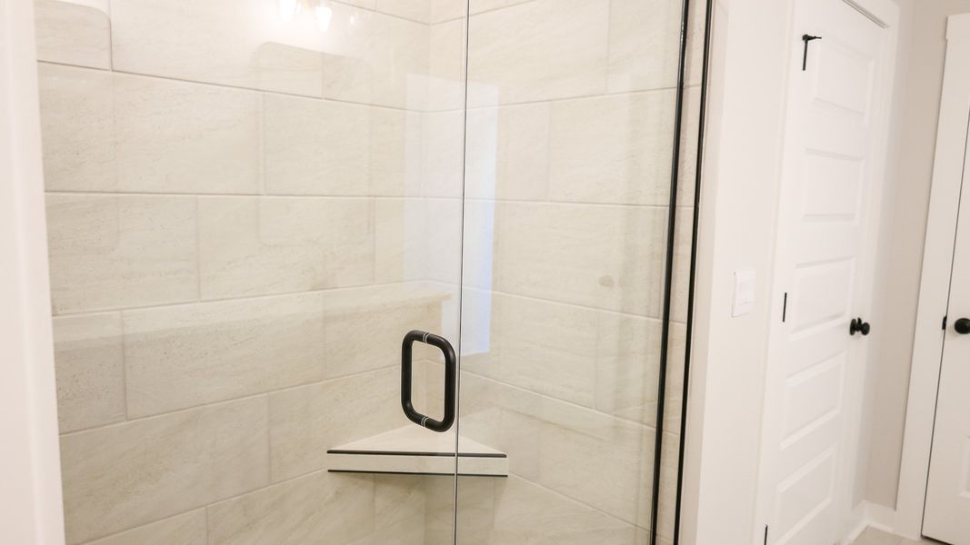 Representative interior finishes for a home built from the STONEBROOK II by D.R. Horton in Harvest Point, Spring Hill (Image 24).