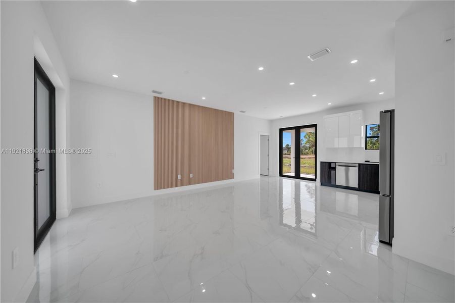 Spacious, unfurnished interior of a new home in , Lehigh Acres (Image 20). Spacious, unfurnished interior of a new home in , Lehigh Acres (Image 20).