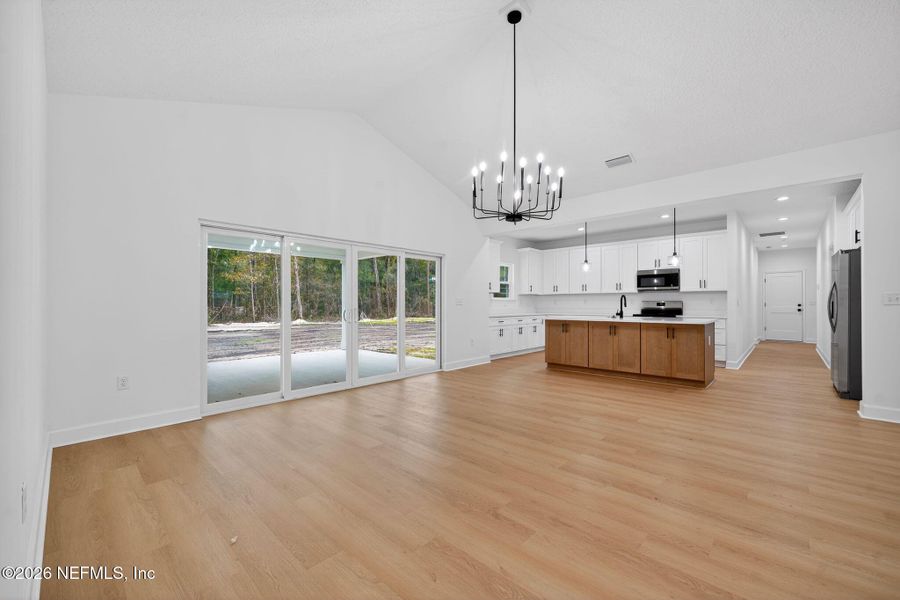 Spacious, unfurnished interior of a new home in , Middleburg (Image 27).