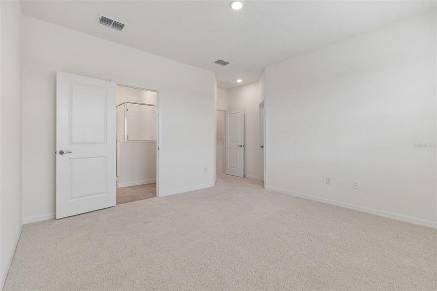 Spacious, unfurnished interior of a new home in Waterset Townhomes, Apollo Beach (Image 23).