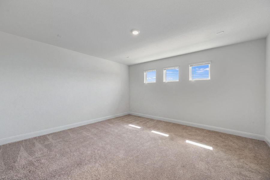 Spacious, unfurnished interior of a new home in Messinger Village, Austin (Image 23).