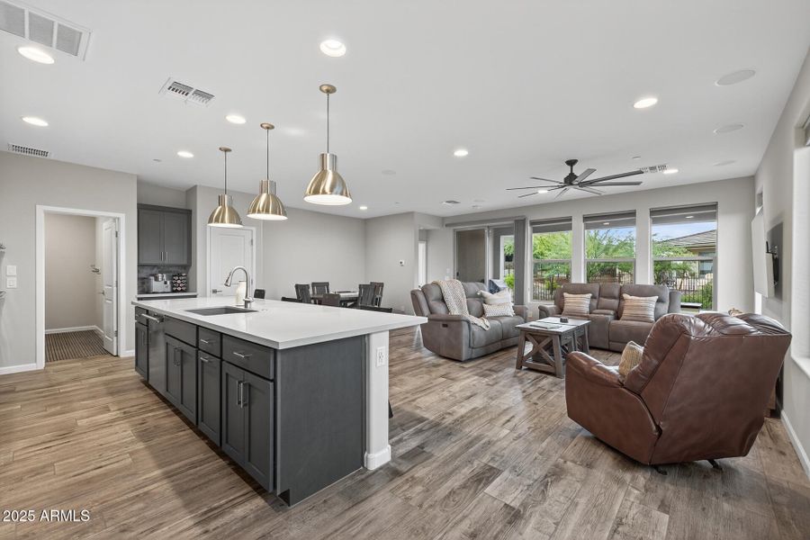 22) KITCHEN 22) KITCHEN