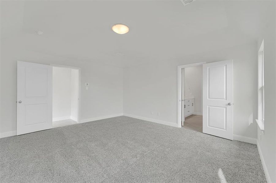 Spacious, unfurnished interior of a new home in , Princeton (Image 21).