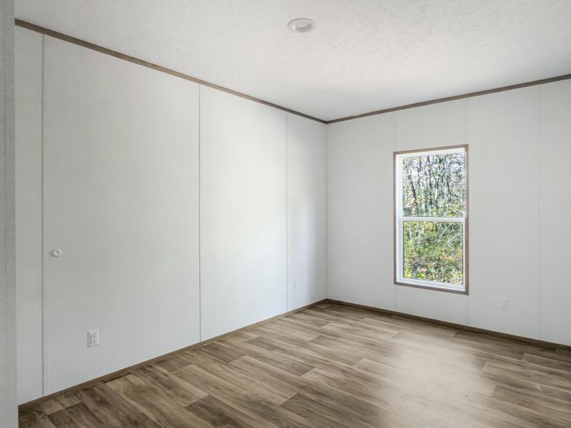 Spacious, unfurnished interior of a new home in , Walterboro (Image 15).