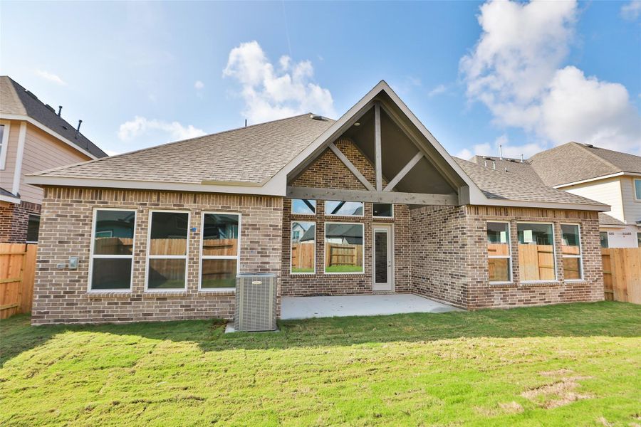 Exterior details and patio area of a home in Brookewater, Rosenberg (Image 2).
