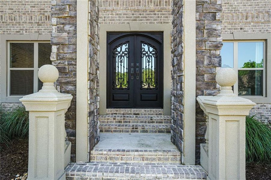 Exterior details and patio area of a home in , Fairburn (Image 3).