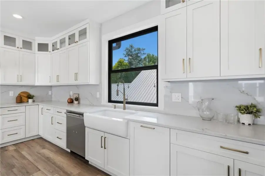 Furnished interior view inside a new home in , Roswell (Image 47).
