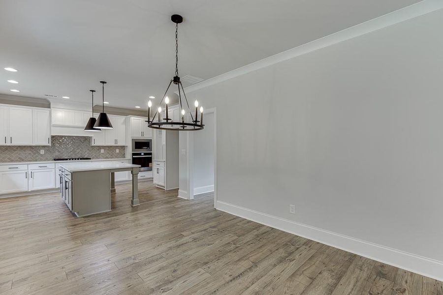 Spacious, unfurnished interior of a new home in , Bishop (Image 39).