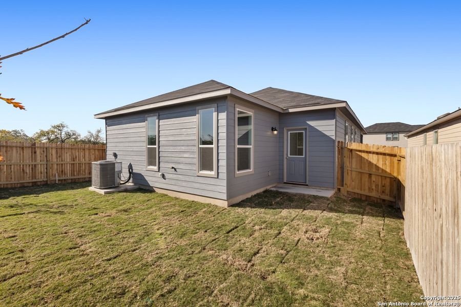 Exterior details and patio area of a home in Spanish Trails, San Antonio (Image 3).