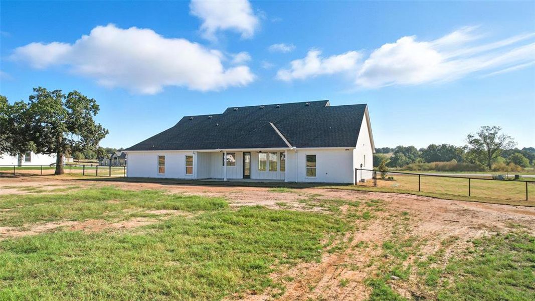 Exterior details and patio area of a home in , Boyd (Image 21).