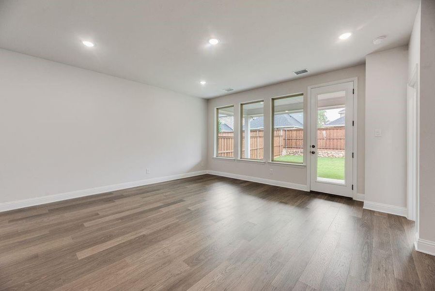 Spacious, unfurnished interior of a new home in Spiritas Ranch, Little Elm (Image 18).