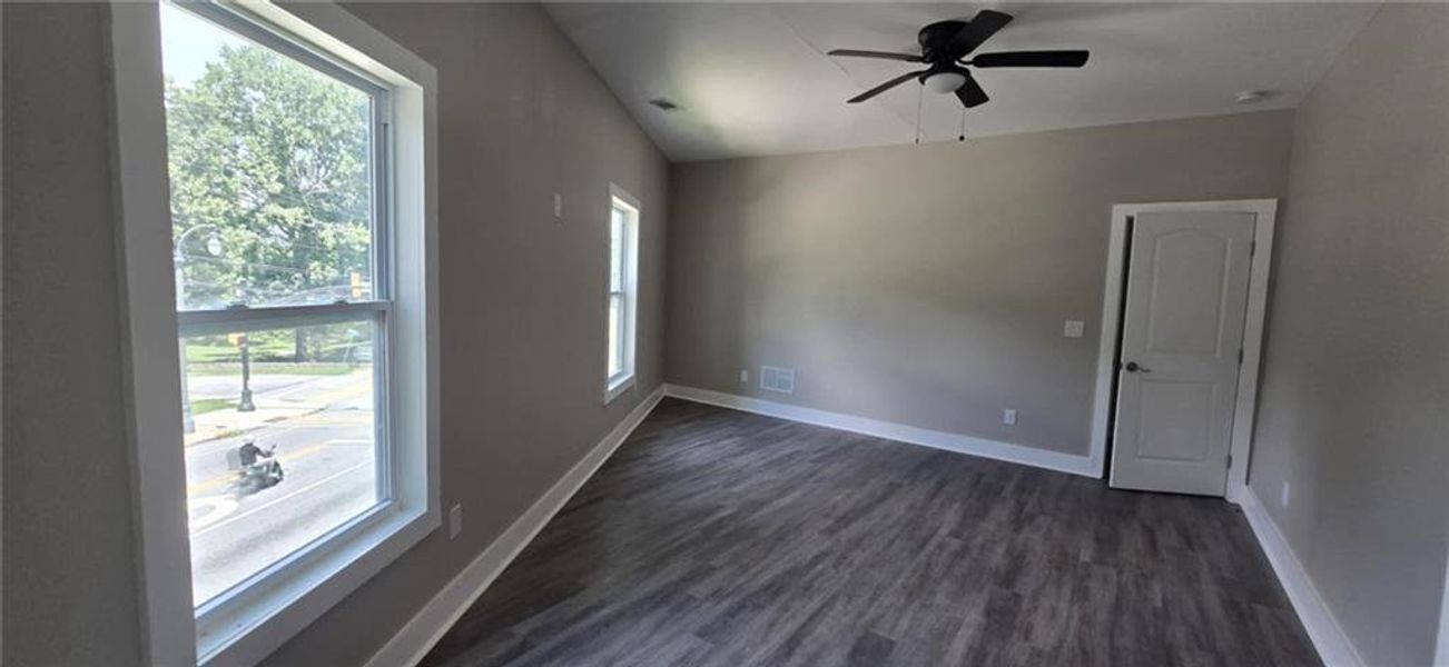 Spacious, unfurnished interior of a new home in , Atlanta (Image 19).